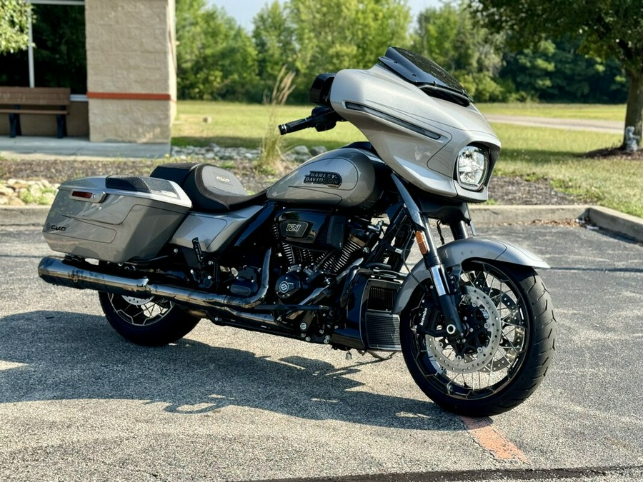 2023 Harley-Davidson CVO™ Street Glide Dark Platinum w/Pinstripe