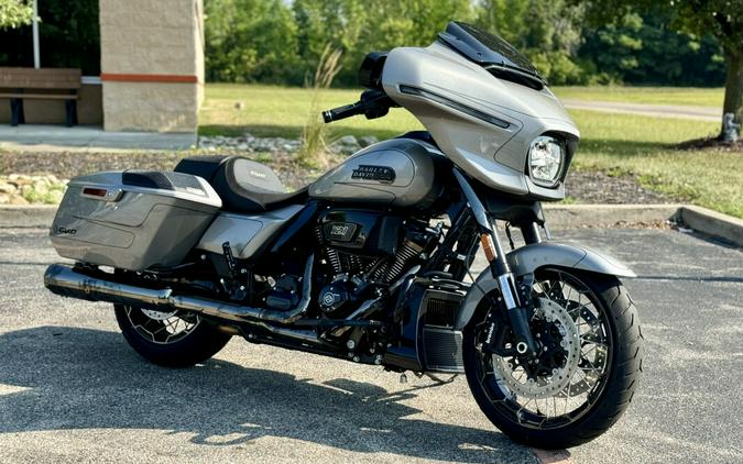 2023 Harley-Davidson CVO™ Street Glide Dark Platinum w/Pinstripe