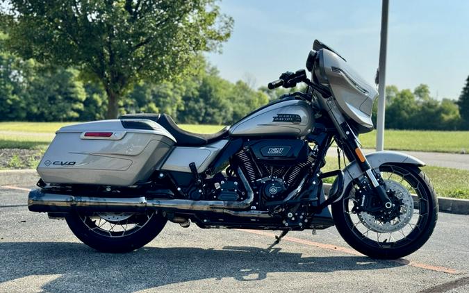 2023 Harley-Davidson CVO™ Street Glide Dark Platinum w/Pinstripe