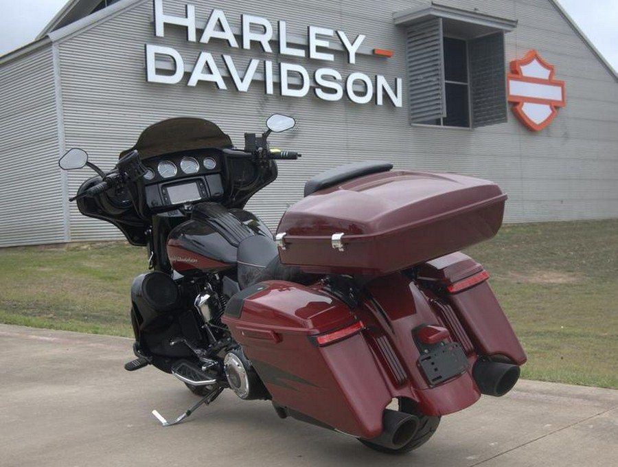 2017 Harley-Davidson® FLHXSE - CVO™ Street Glide®