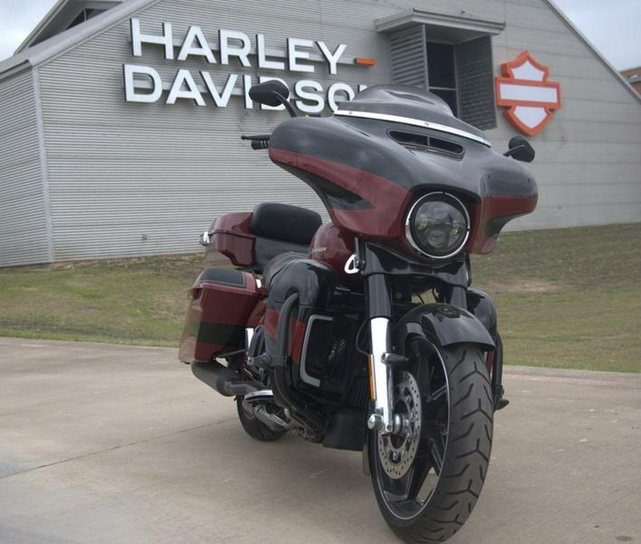 2017 Harley-Davidson® FLHXSE - CVO™ Street Glide®
