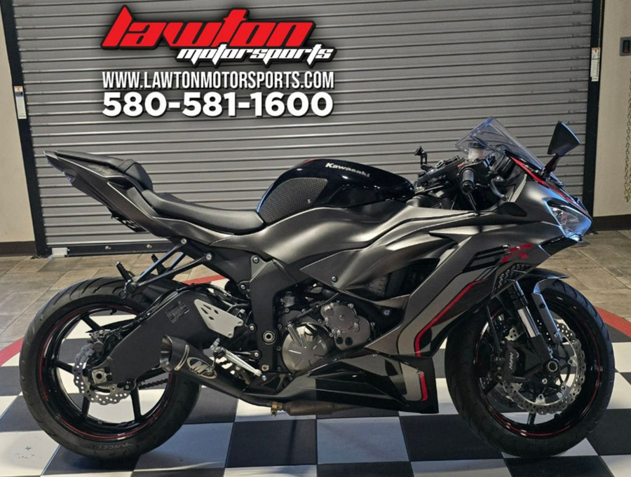 2023 Kawasaki Ninja® ZX™-6R Metallic Matte Graphenesteel Gray/Diablo Black