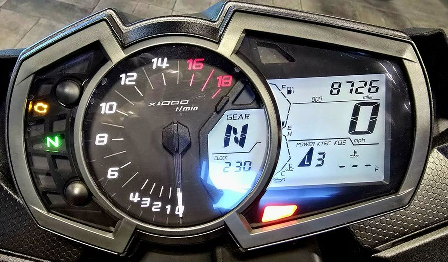 2023 Kawasaki Ninja® ZX™-6R Metallic Matte Graphenesteel Gray/Diablo Black