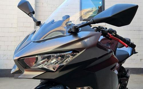 2021 Kawasaki Ninja 400 Metallic Graphite GrayMetallic Magneti