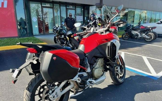 2022 Ducati Multistrada V4S Ducati Red / Alloy Wheels