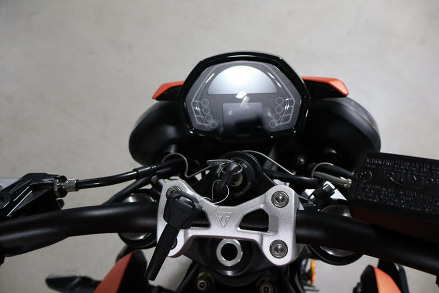2025 Triumph Street Triple 765 R Matte Baja Orange