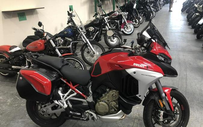 2022 Ducati Multistrada V4S Ducati Red / Alloy Wheels