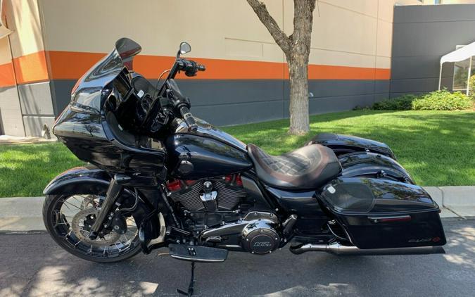 2022 Harley-Davidson CVO™ Road Glide Blue Steel