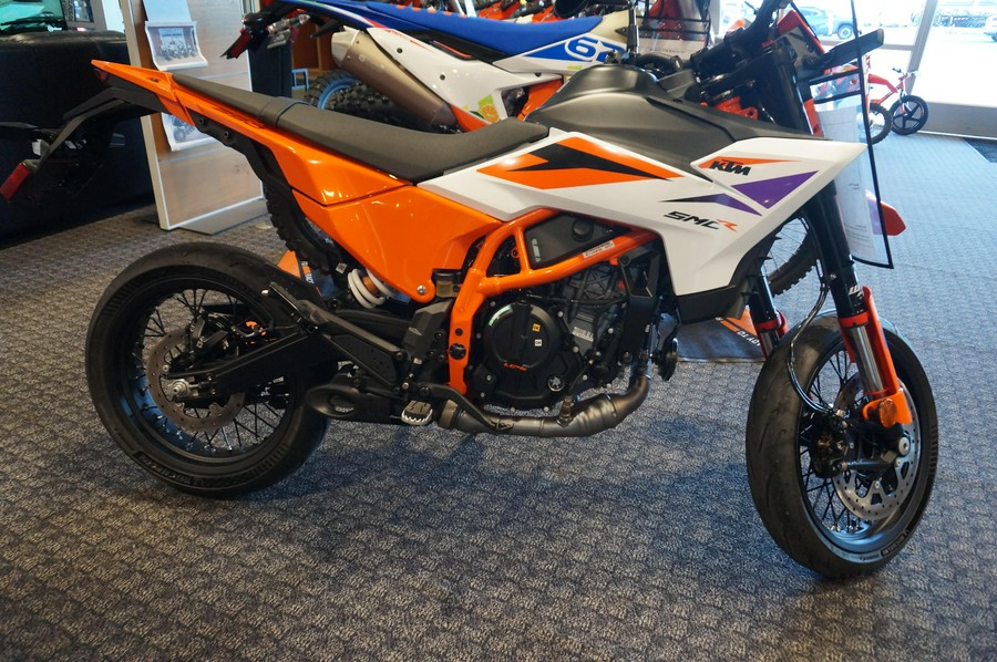 2025 KTM 390 SMC R