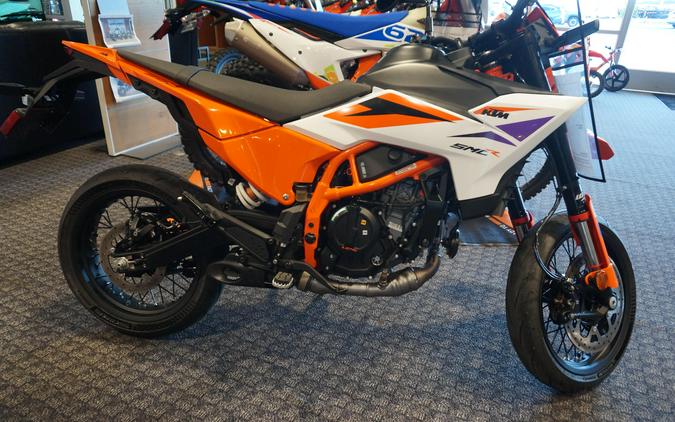 2025 KTM 390 SMC R