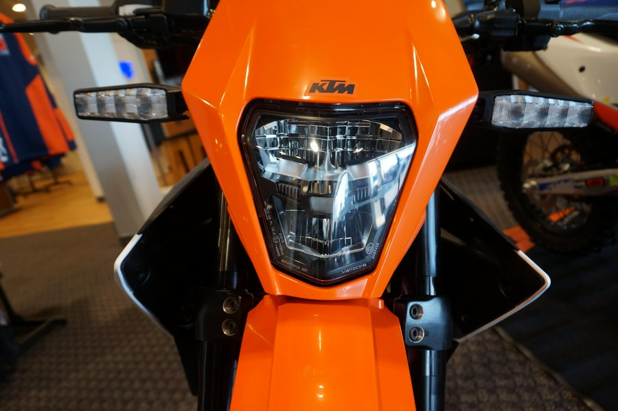2025 KTM 390 SMC R