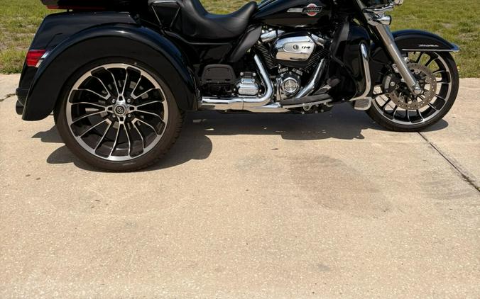 FLHTCUTG 2025 Tri Glide Ultra