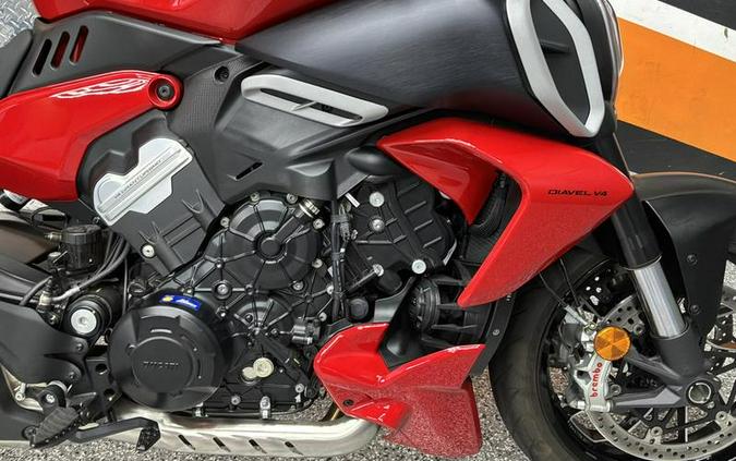 2023 Ducati Diavel V4 Ducati Red