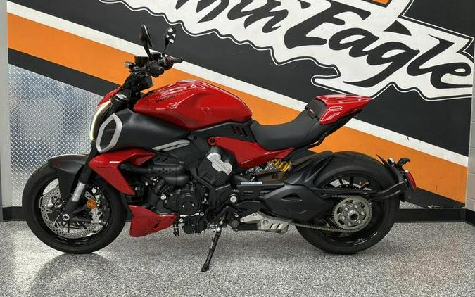 2023 Ducati Diavel V4 Ducati Red