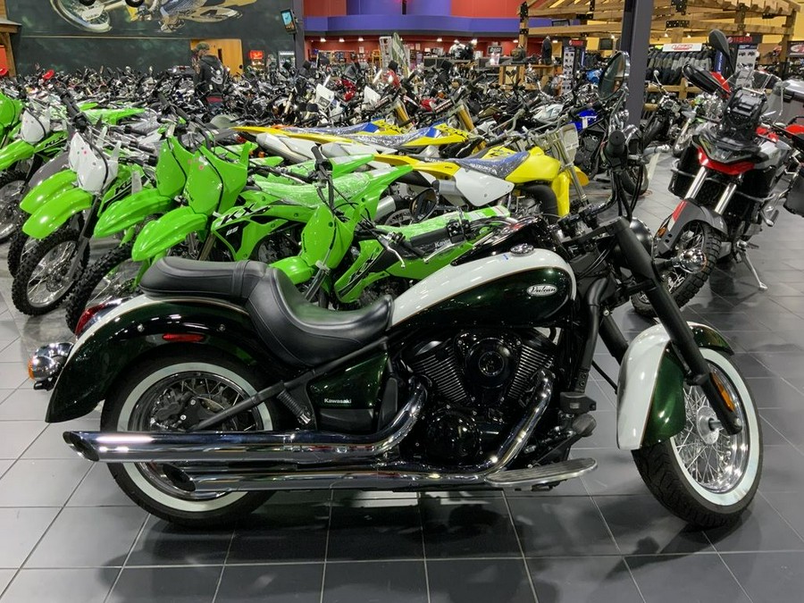 2022 Kawasaki Vulcan® 900 Classic