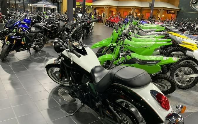 2022 Kawasaki Vulcan® 900 Classic