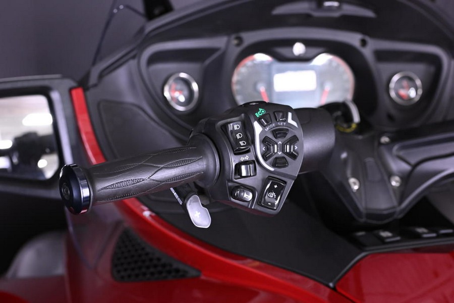 2016 Can-Am® Spyder® RT-S 6-Speed Semi-Automatic (SE6)