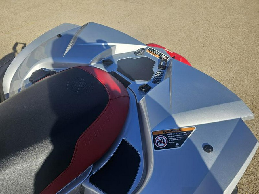 2026 Can-Am® Renegade X mr 1000 R Hyper Silver & Legion Red