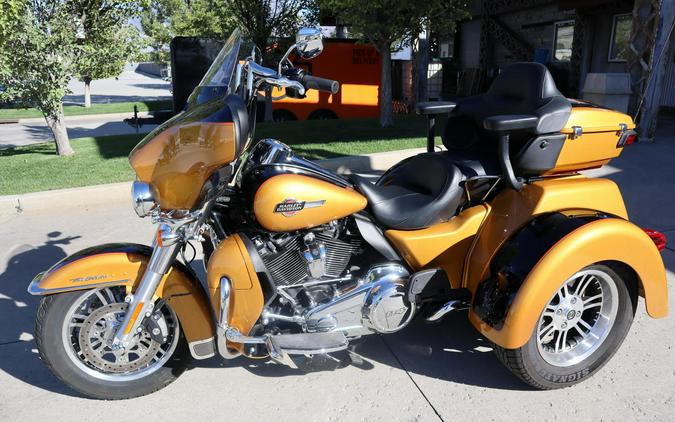 2023 Harley-Davidson Tri Glide Ultra FLHTCUTG