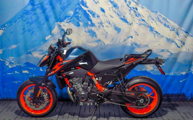 2023 KTM 890 Duke R