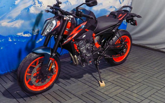 2023 KTM 890 Duke R