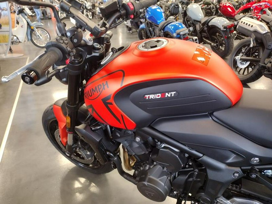 2023 Triumph Trident 660 Matte Baja Orange / Matte Storm Grey