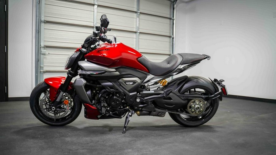 2026 Ducati XDiavel V4 Burning Red