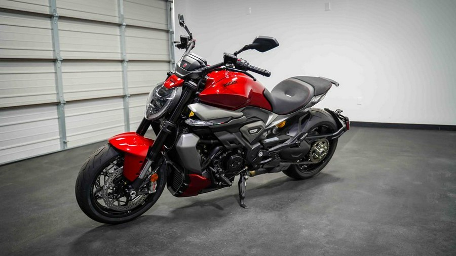 2026 Ducati XDiavel V4 Burning Red