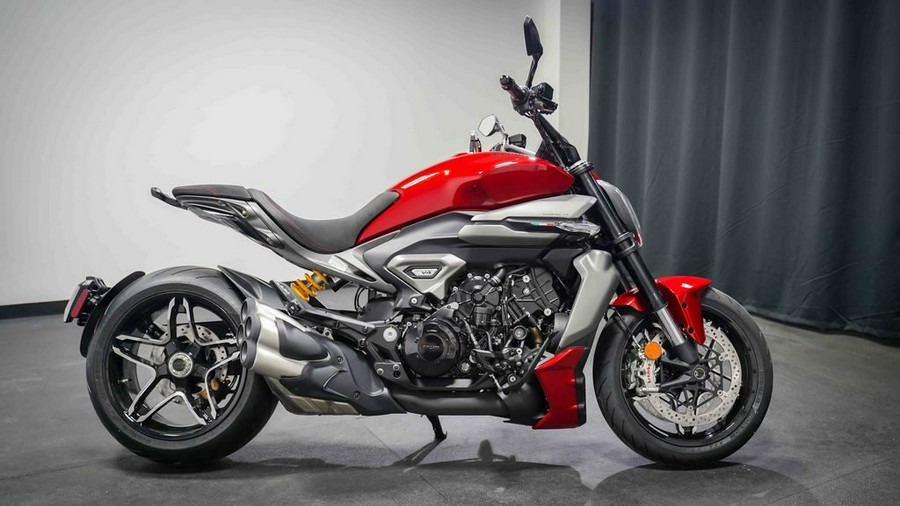 2026 Ducati XDiavel V4 Burning Red