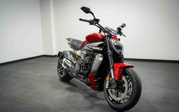 2026 Ducati XDiavel V4 Burning Red