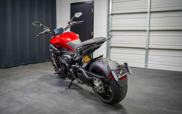 2026 Ducati XDiavel V4 Burning Red