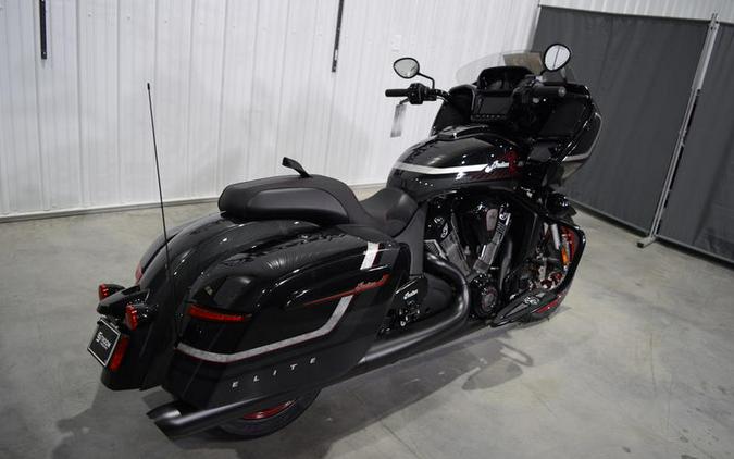 2024 Indian Motorcycle® Challenger® Elite Charcoal Candy/Black Candy