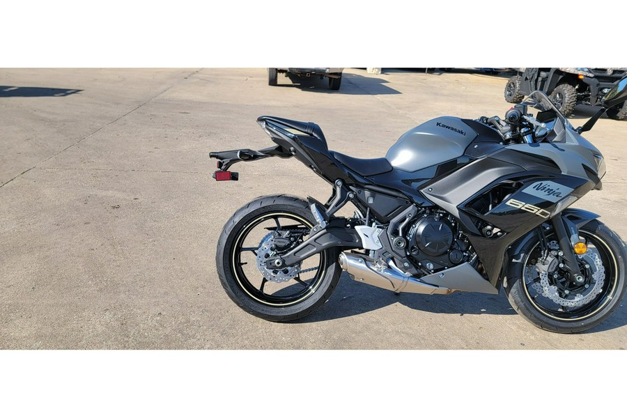 2024 Kawasaki NINJA 650 KRT EDITION ABS