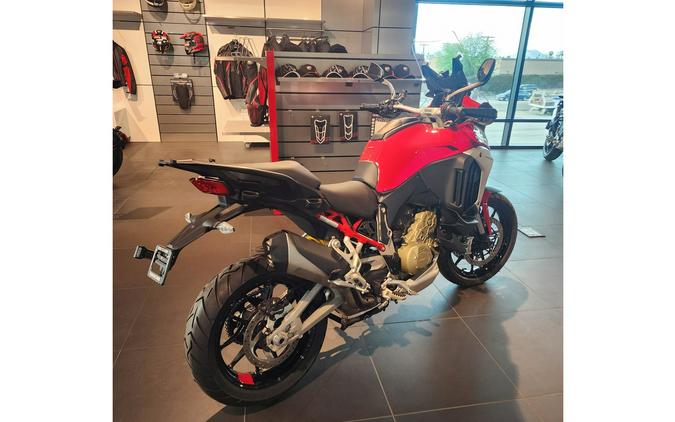 2022 Ducati Multistrada V4 S Travel & Radar