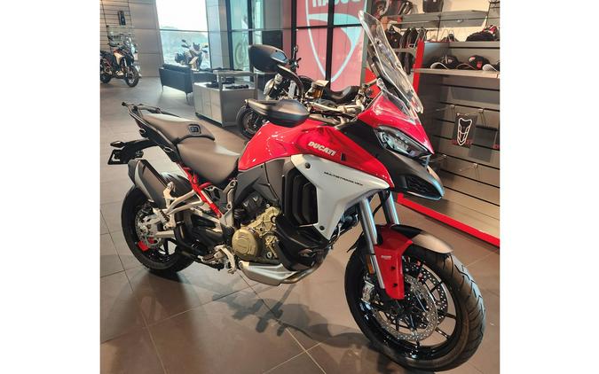 2022 Ducati Multistrada V4 S Travel & Radar