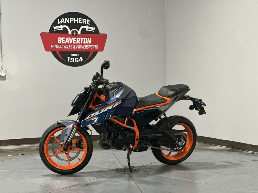 2025 KTM Duke 390