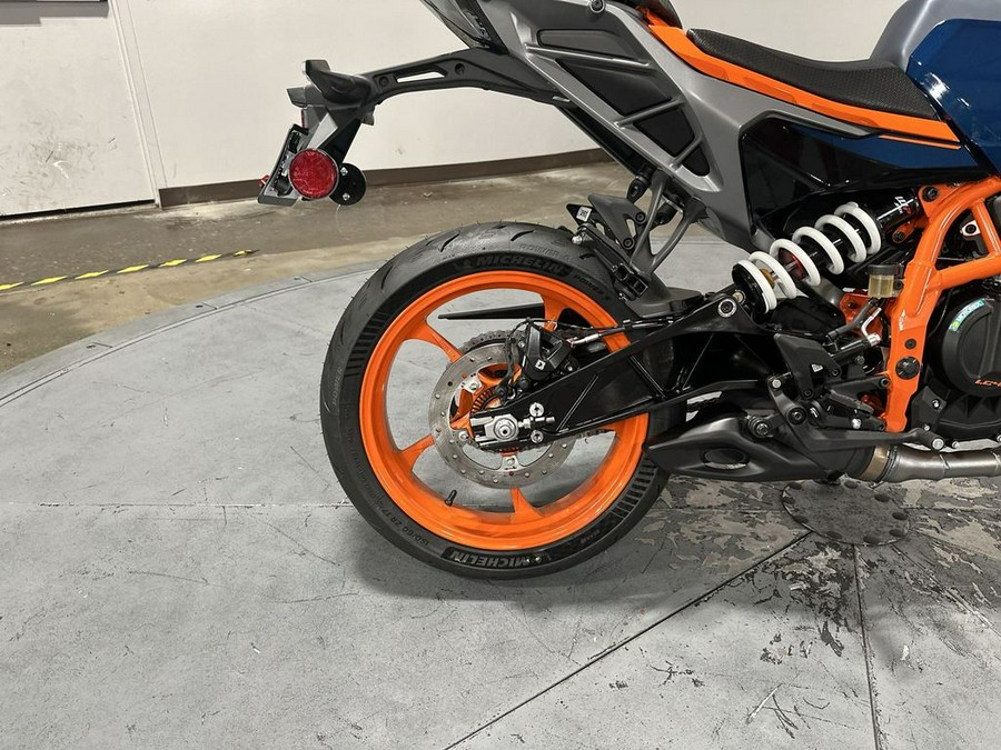 2025 KTM Duke 390