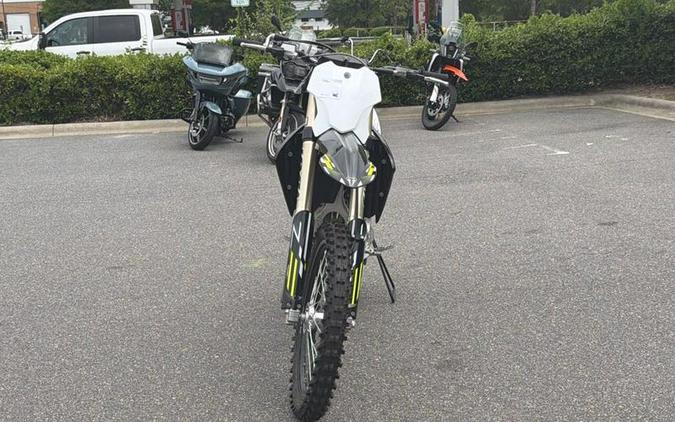 2026 Triumph TF 250-X Jet Black/Pure White