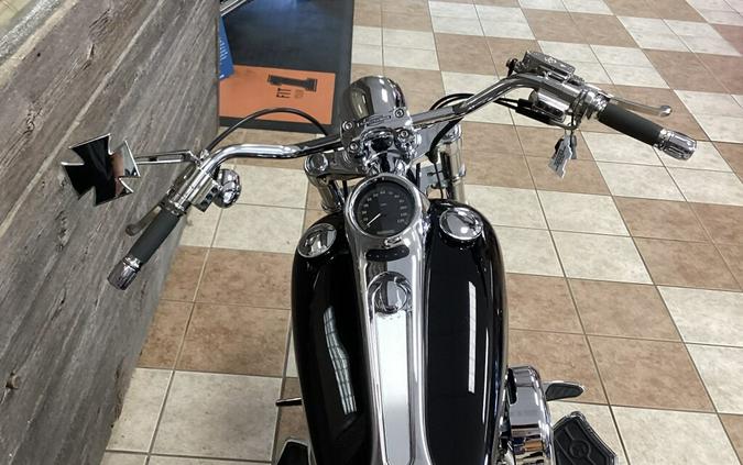 2004 Harley-Davidson® Softail Deuce Vivid Black