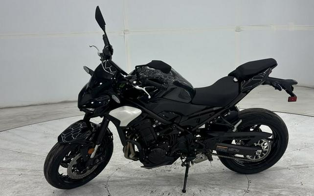 2025 Kawasaki ZR900SSFAN