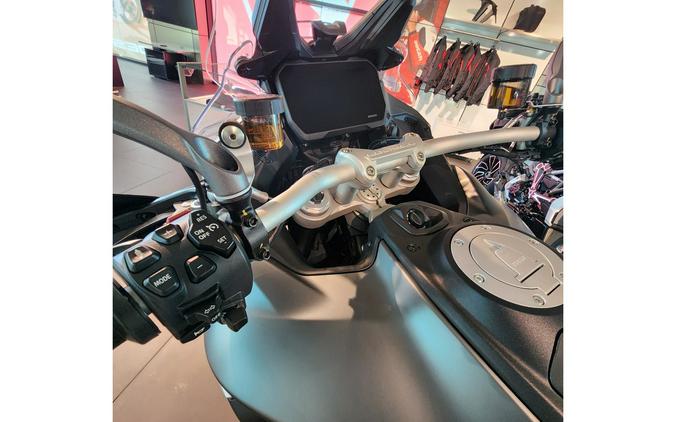 2022 Ducati Multistrada V4 S Travel & Radar Spoked Wheels