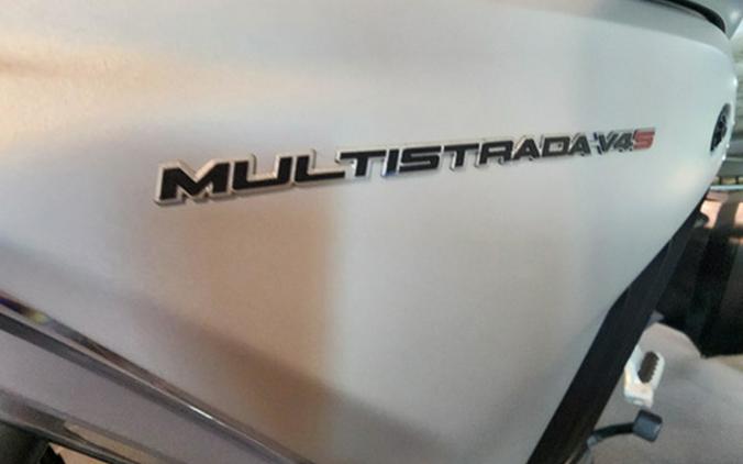2022 Ducati Multistrada V4 S Travel & Radar Spoked Wheels
