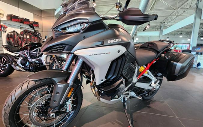 2022 Ducati Multistrada V4 S Travel & Radar Spoked Wheels