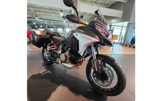 2022 Ducati Multistrada V4 S Travel & Radar Spoked Wheels