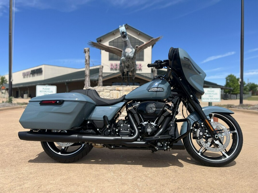 2024 Harley-Davidson Street Glide® Sharkskin Blue - Black Finish