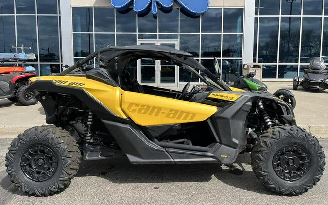 2014 Can-Am® Maverick™ X® rs DPS™ 1000R Can-Am Red