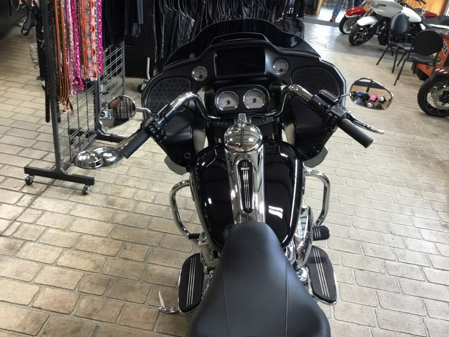 2023 Harley-Davidson® Road Glide® Vivid Black 18 Miles!!