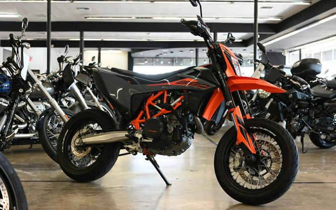 2021 KTM 690 SMC R