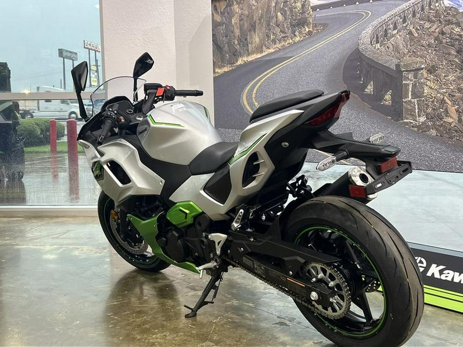 2024 Kawasaki Ninja® 7 Hybrid ABS