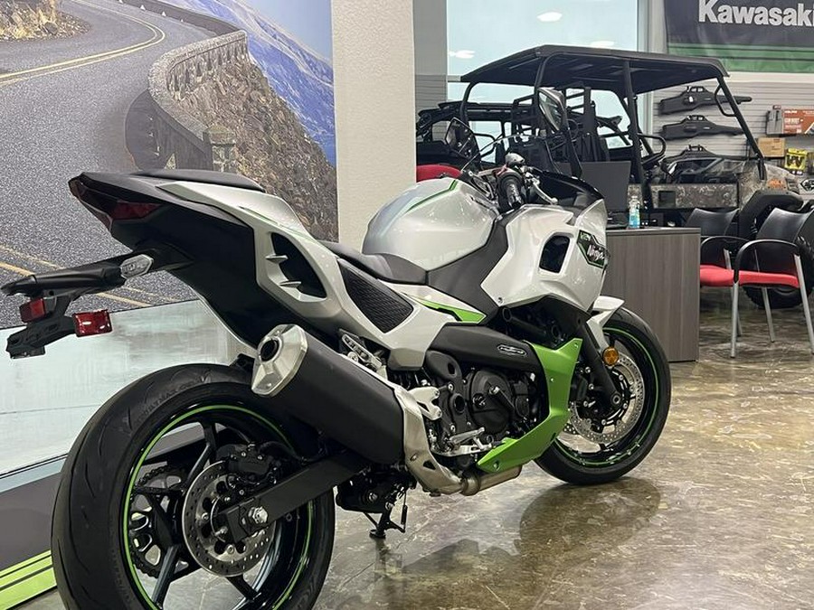 2024 Kawasaki Ninja® 7 Hybrid ABS